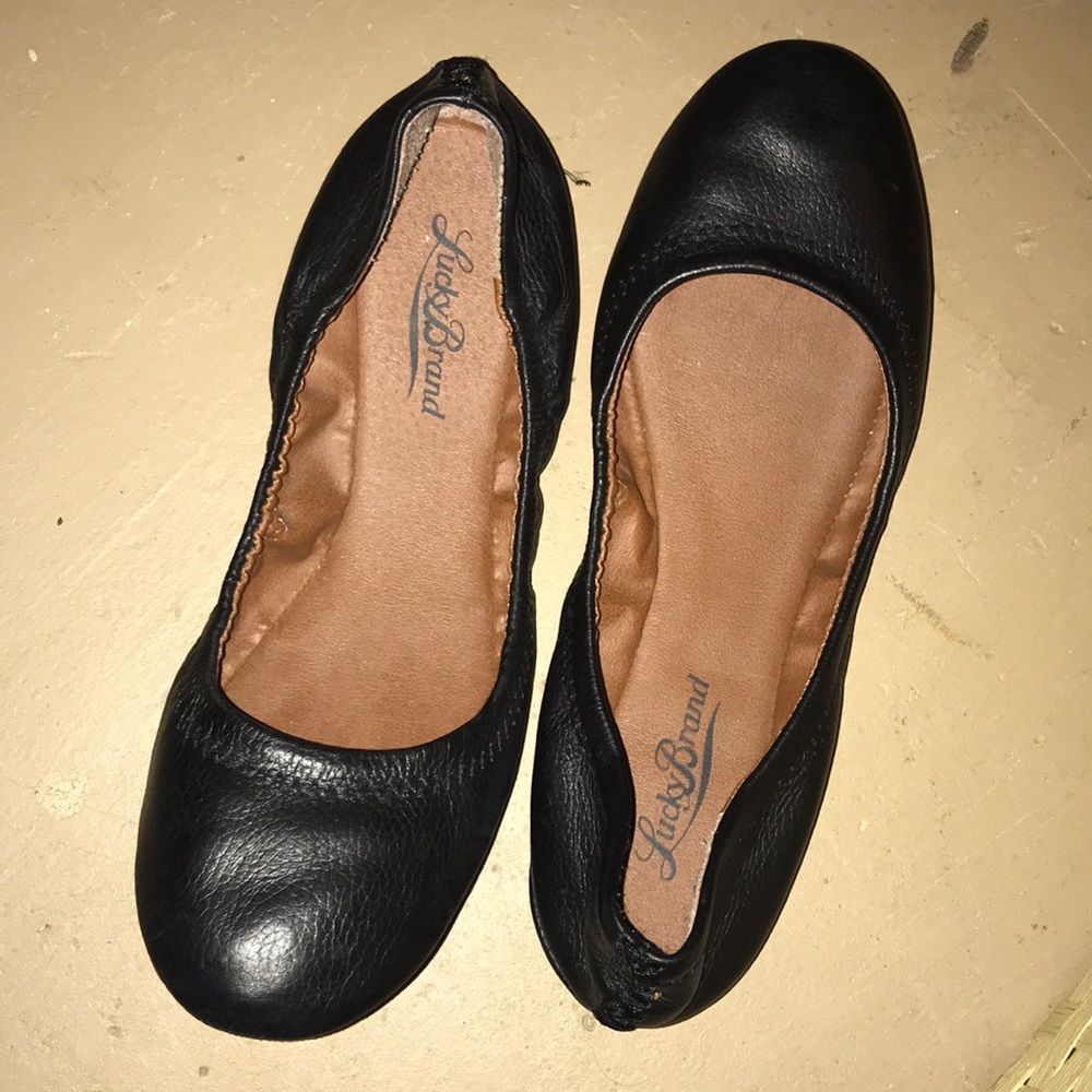 Lucky brand Emmie flats.